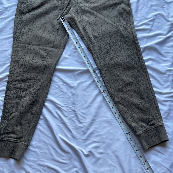Lululemon Warm Down Jogger 7/8 Length Thread Dye Rover Black Colour Size 12 - Picture 9 of 15